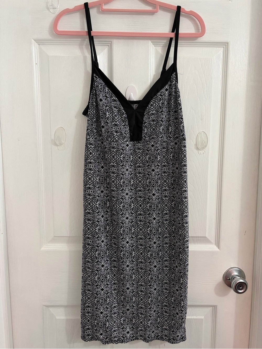 Black & White Printed Slip Chemise with Contrast Trim. Size XL $8